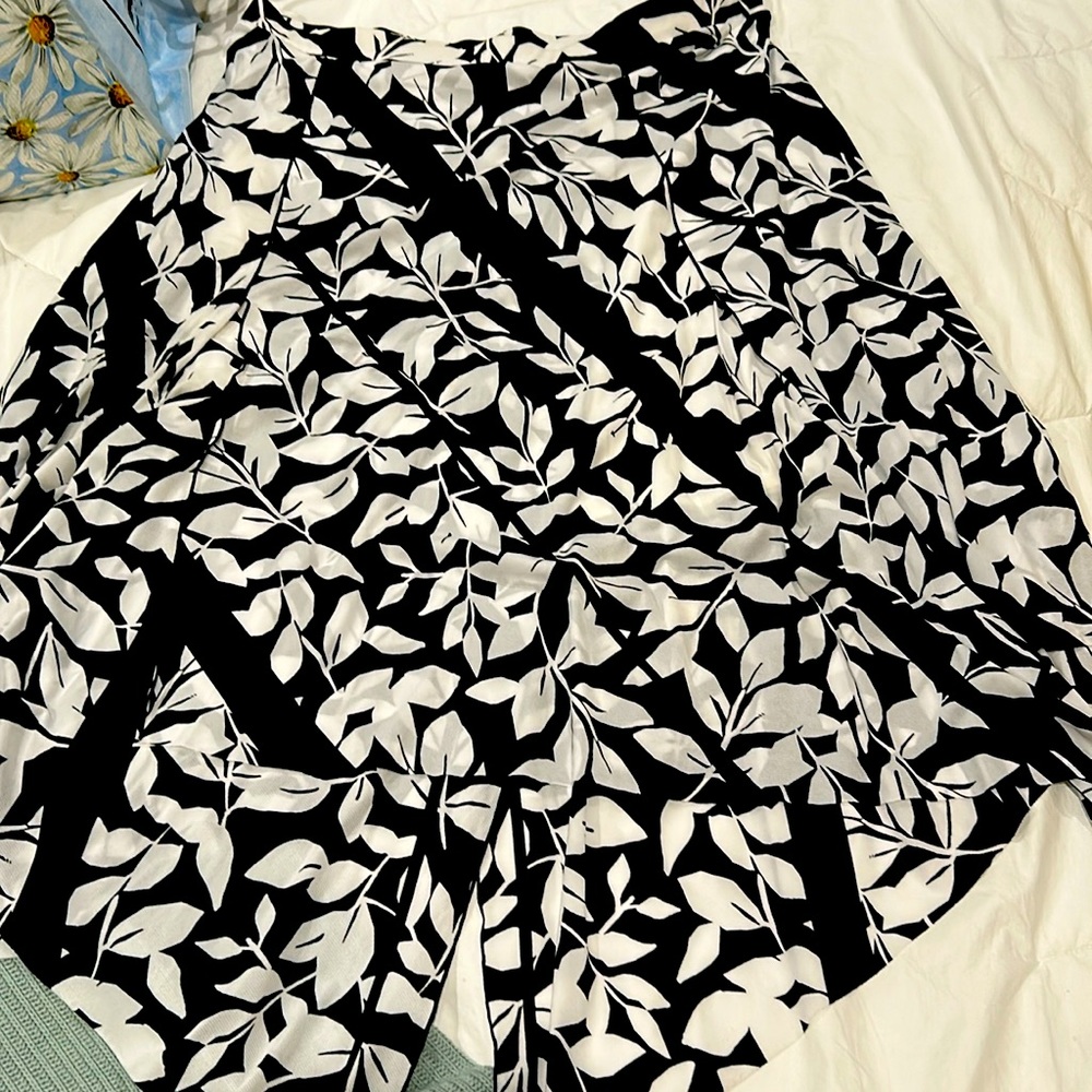 Black and white skirt with Bat winged hem